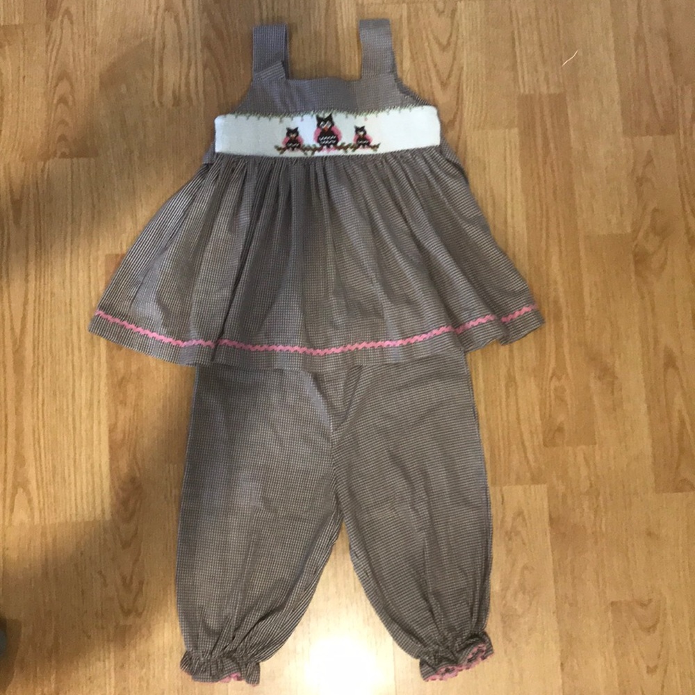 Cute smocked boutique outfit size 2